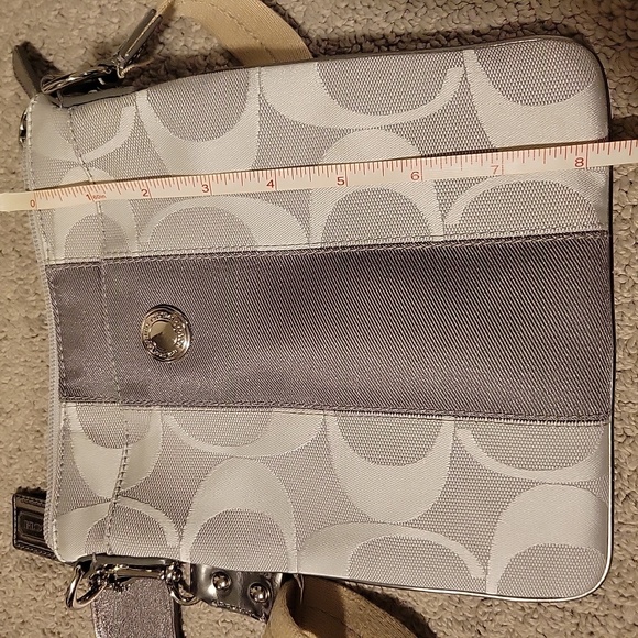 Vintage Coach Crossbody - Picture 6 of 7